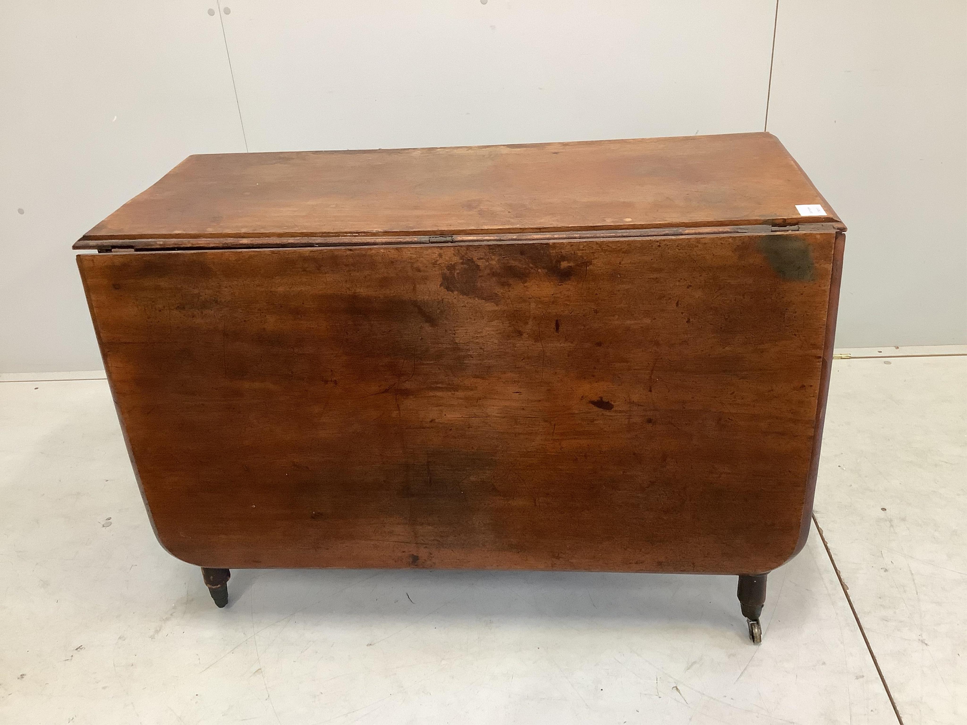 A Victorian mahogany drop leaf dining table, width 105cm, height 74cm